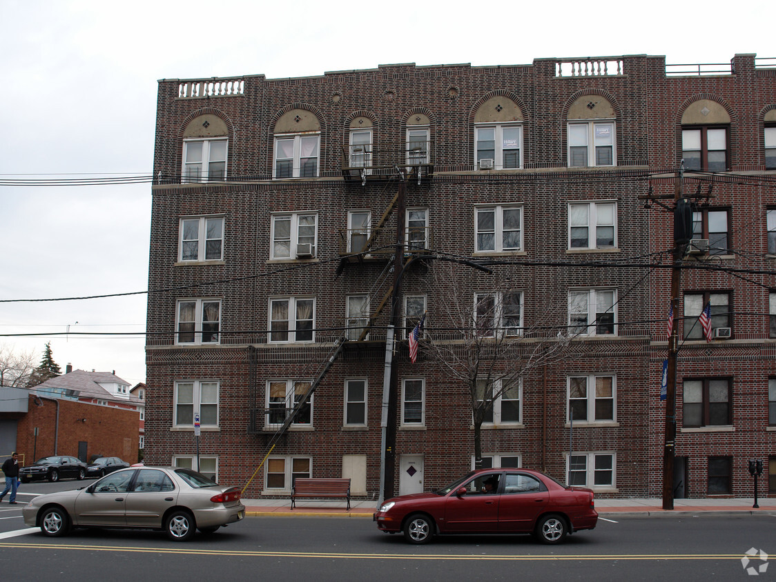 Building Photo - 500 80th St