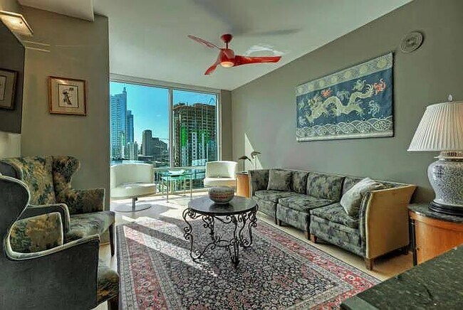 Foto del edificio - 300 Bowie St