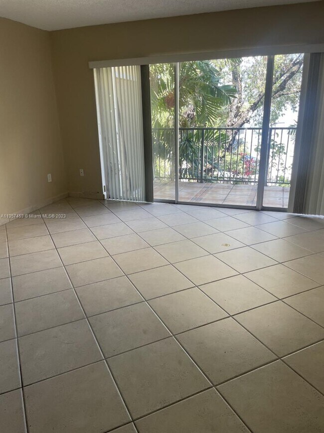 Foto del edificio - 230 NW 87th Ave