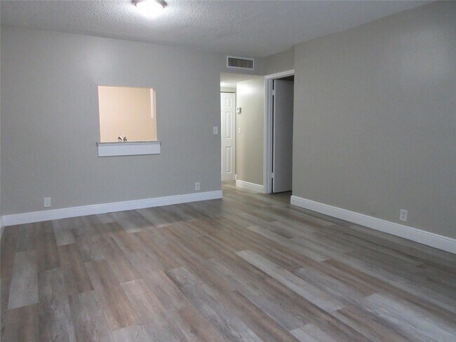Foto del edificio - 4280 Woodside Dr