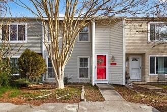 Building Photo - 304 Falling Ln