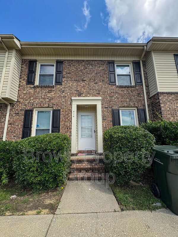 Primary Photo - 414 Cumbrian Ct