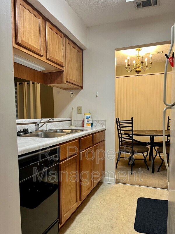 Building Photo - 5656 Encino Cove