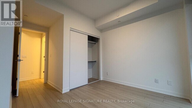 Photo du bâtiment - 3079 Trafalgar Rd