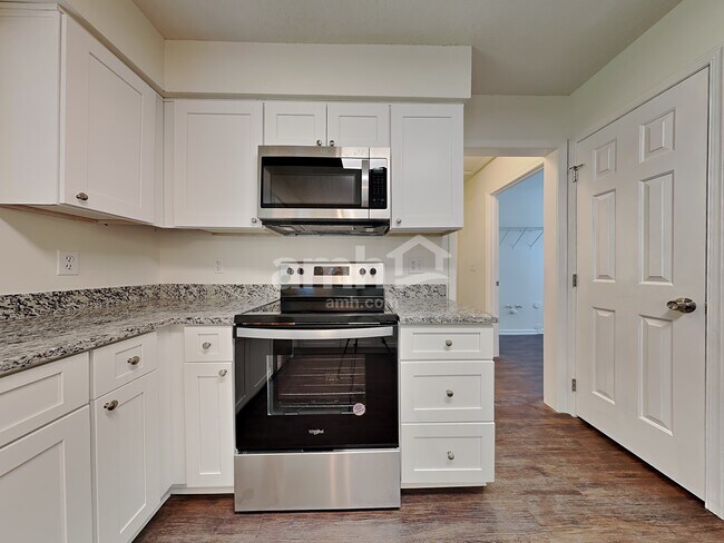 Foto del edificio - 5918 Highland Grove Dr