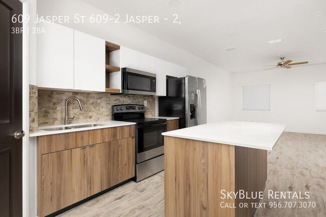 Building Photo - 609 Jasper St