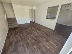 Building Photo - 504 Jeanell Dr