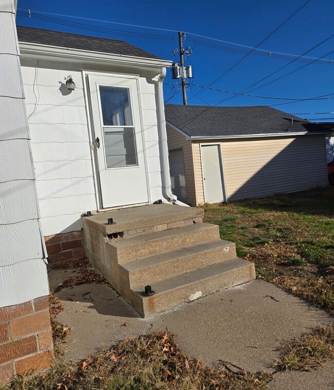 Building Photo - 1220 Oak Ave