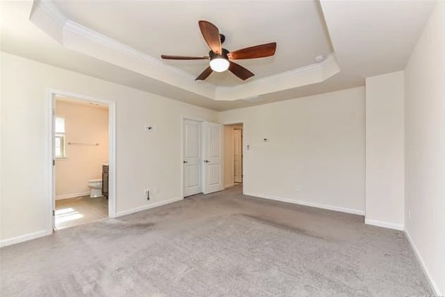 Foto del edificio - Beautiful 4BR Home w/ Garage Parking in Charlotte!