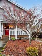 Building Photo - 6147 NE 9th Ave