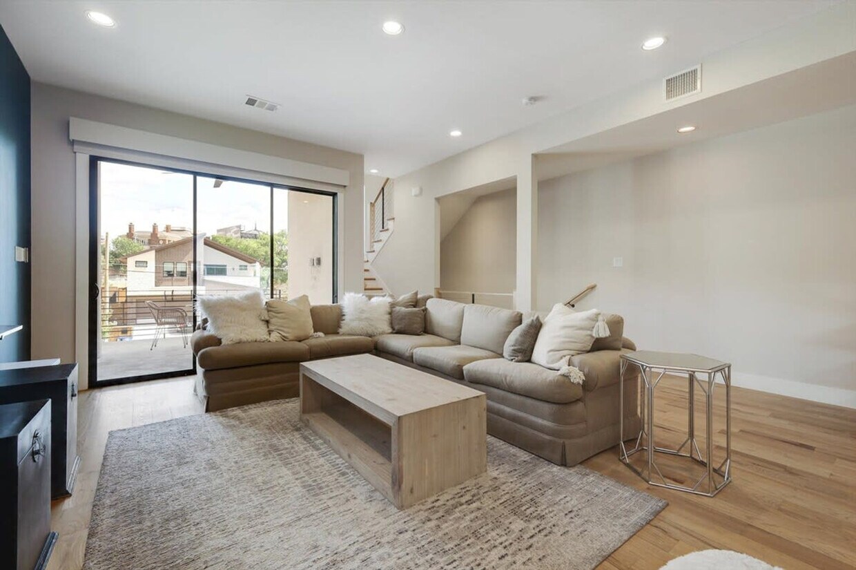 Foto principal - 2421 Throckmorton St