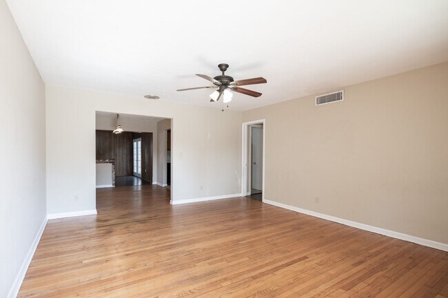 Foto del edificio - Great Florida Home with Garage in the Hear...