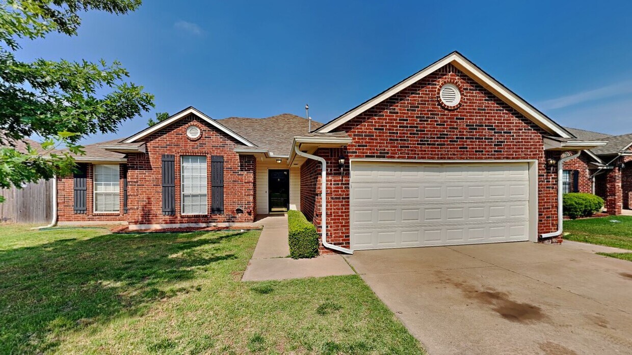 Foto principal - Very Nice 4 Bedroom 2 Bath in Edmond