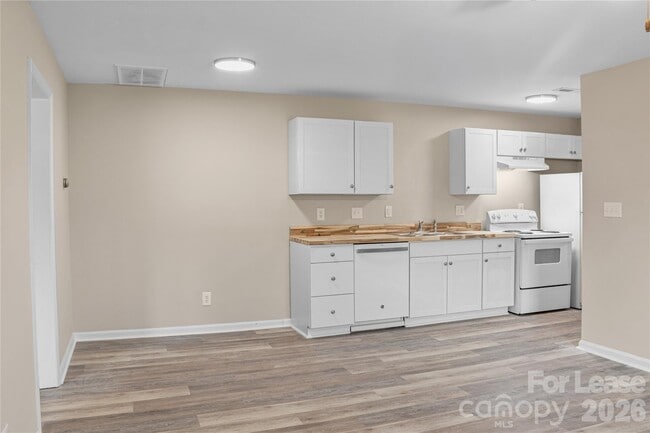 Foto del edificio - 300 E Gold St