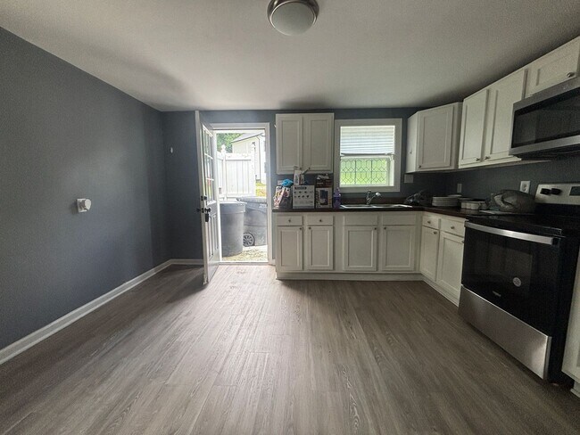 Foto del edificio - Furnished 1 bedroom 1 bath in Salem