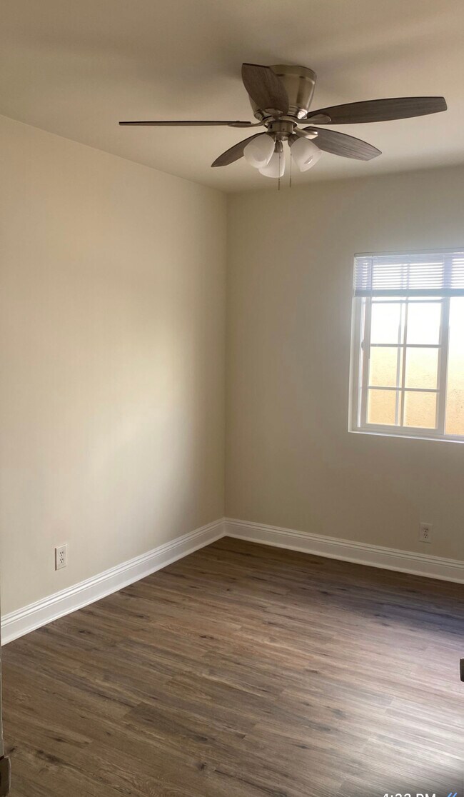 Bedroom - 4233 Crenshaw Blvd
