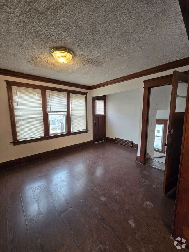 Building Photo - 3600-3602 N Port Washington Rd