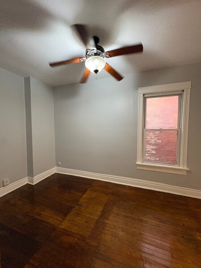 Foto del edificio - 5940 S Marshfield Ave