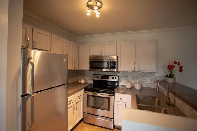 Building Photo - Garden Level Condo in North Boulder