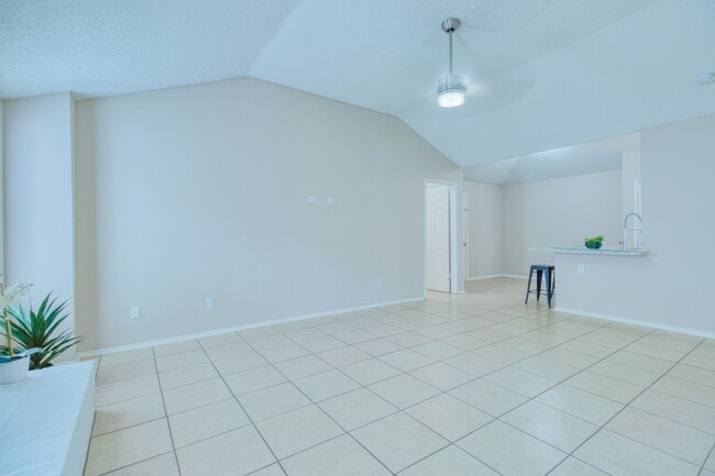 Building Photo - 5619 Gineridge Dr