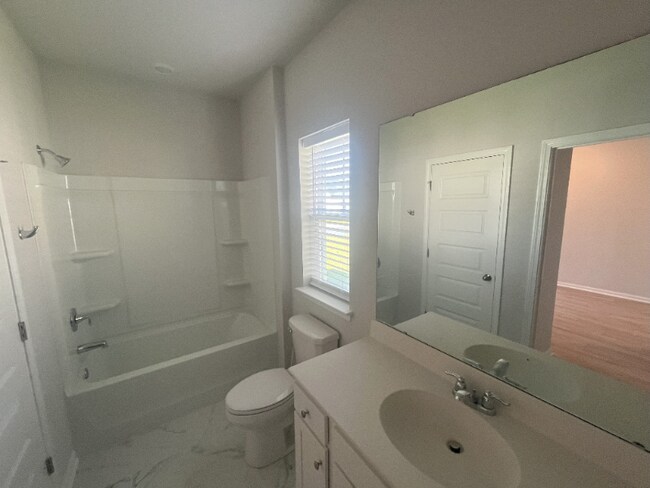 Building Photo - 5004 Del Corso St