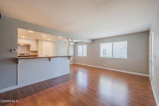 Building Photo - 2044 N Avenida Vista Del Monte