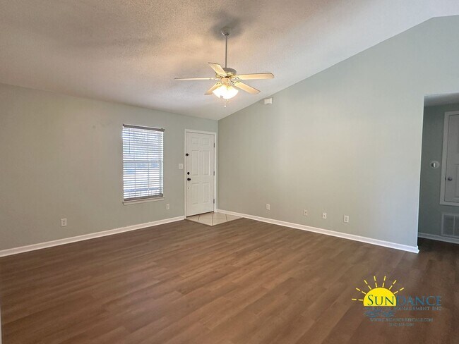 Foto del edificio - Charming 3-Bed Home in Milton’s Plantation Woods – Prime Location Near I-10 & Shopping