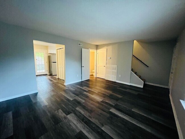 Building Photo - 701 Summitt Ave