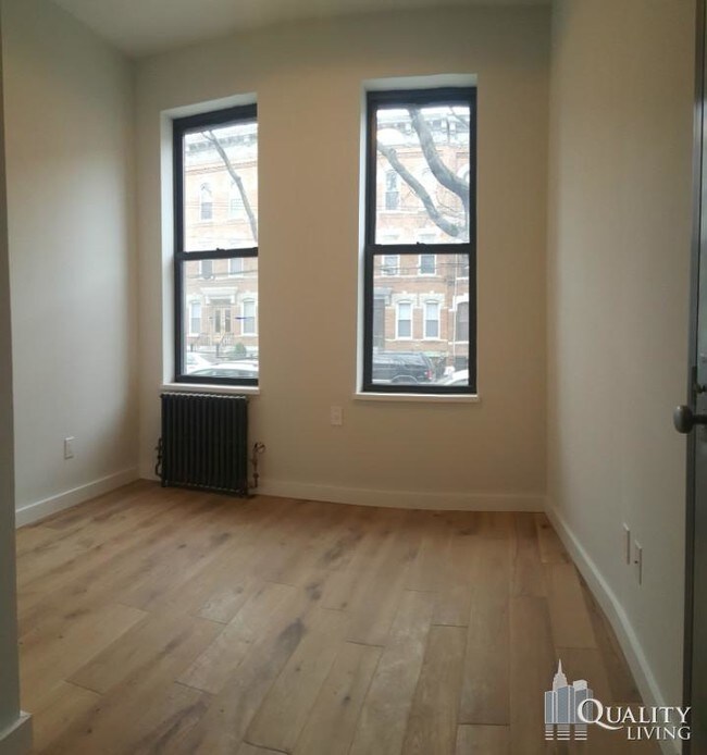 Foto del edificio - 1716 Himrod St