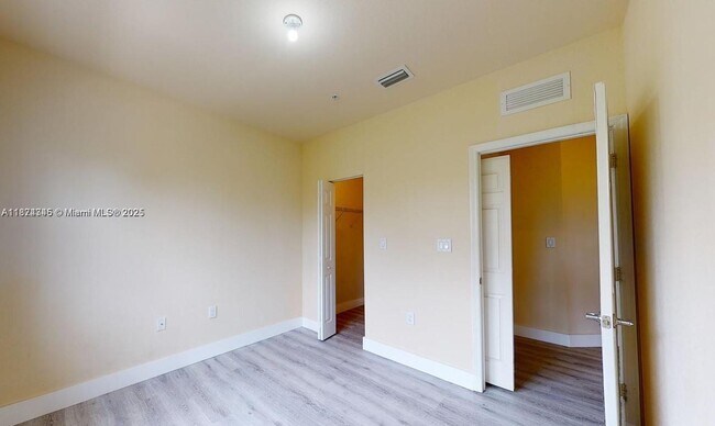 Foto del edificio - 8960 NW 97th Ave