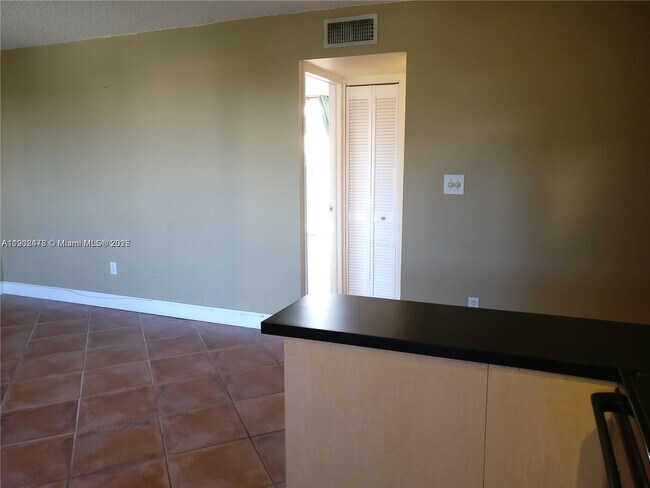 Building Photo - 1801 S Treasure Dr