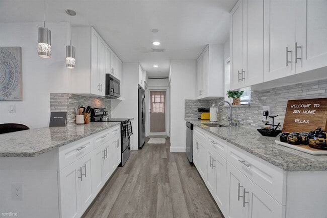 Building Photo - 3 br, 2 bath House - 4111 Southwest 18th C...