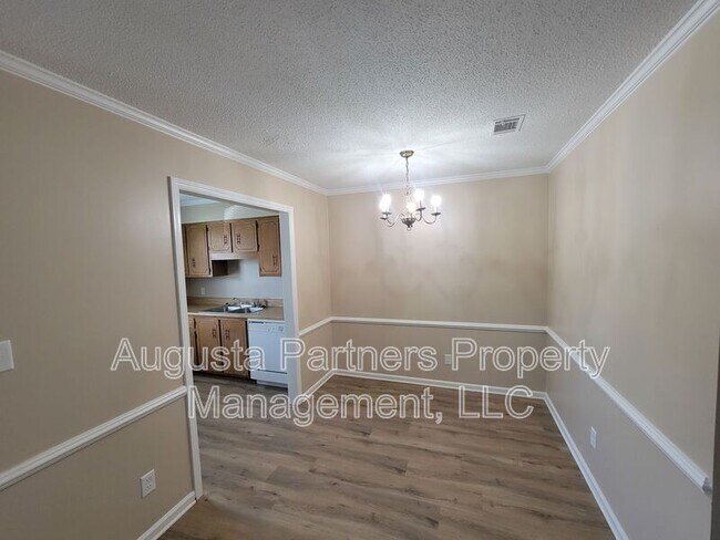 Foto del edificio - 207 Flores Ln