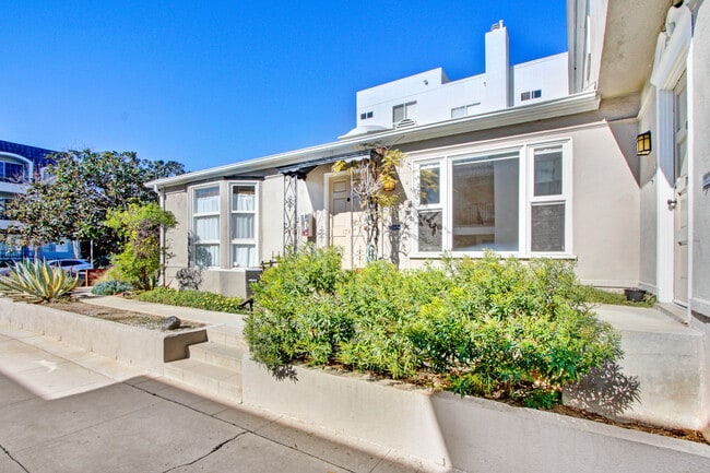 Building Photo - 1748 Glendon Ave