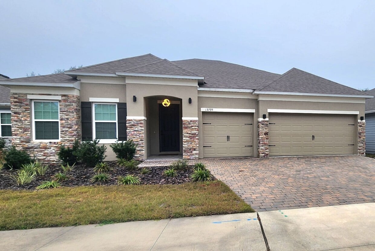 Foto principal - 13795 SW 137th Ct