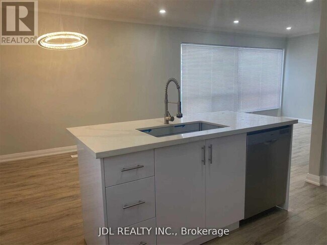 Building Photo - 6 Rockport Crescent