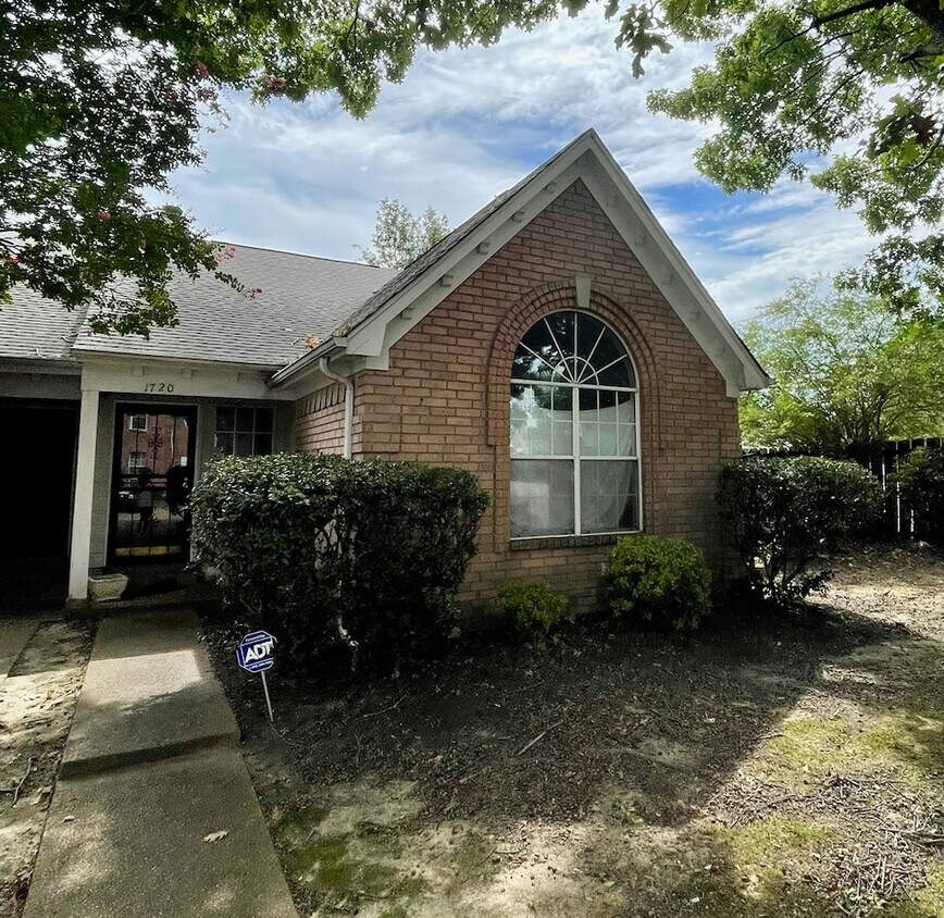 Primary Photo - 1720 Beaver Trail Dr