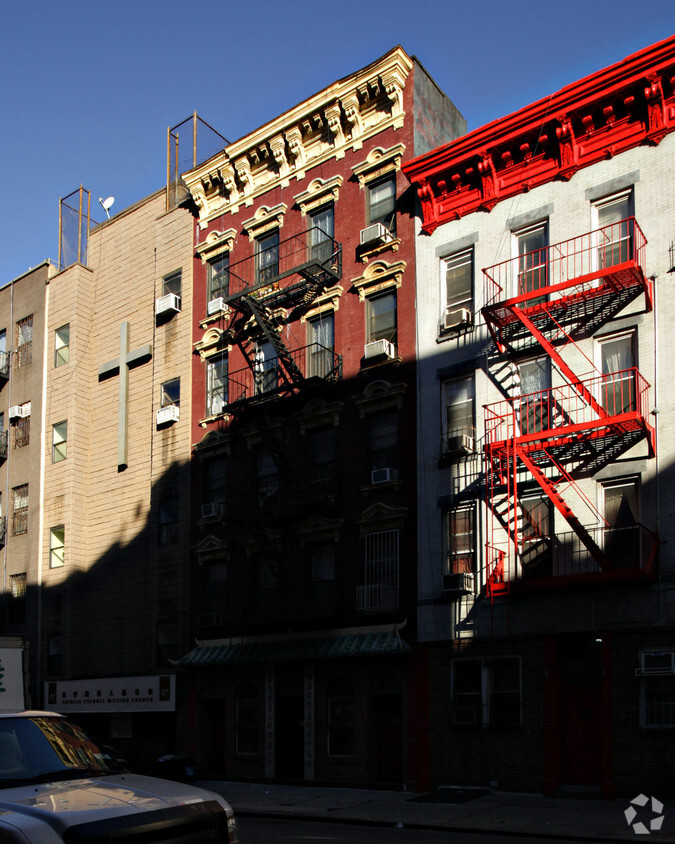 Building Photo - 99 Madison St
