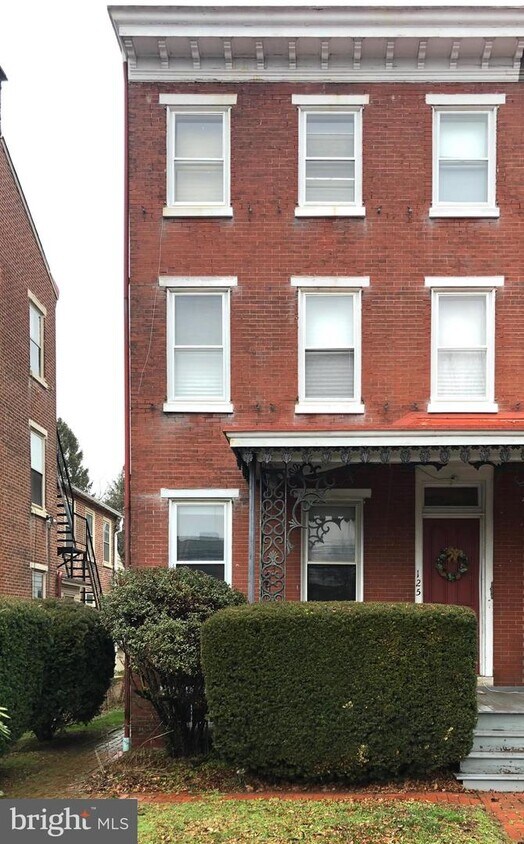 Primary Photo - 125 E Washington St