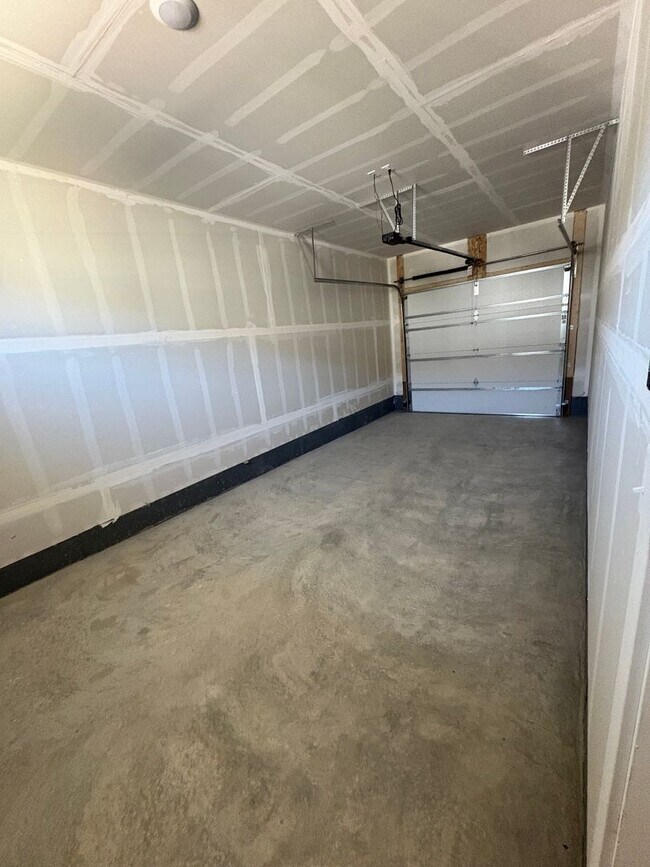 Foto del edificio - New construction townhome – two bed two bath with garage