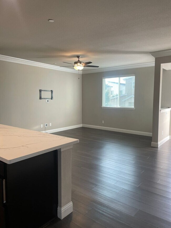 Building Photo - New Year Move-In Special! $200 OFF 1st MONTH RENT!!