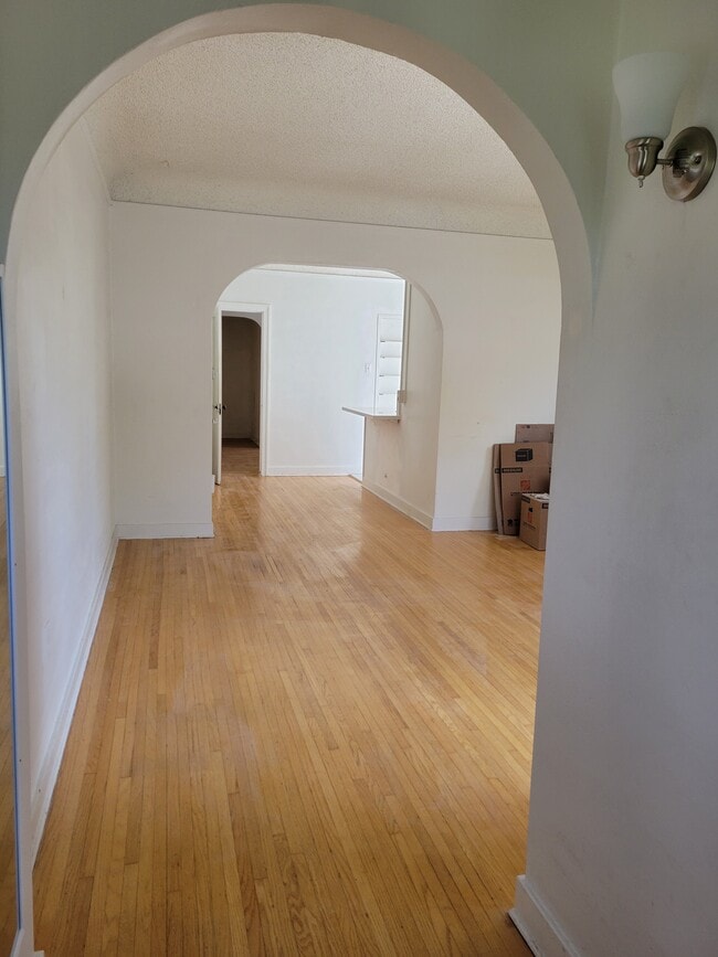View of living room from front door - 1112 Maple St