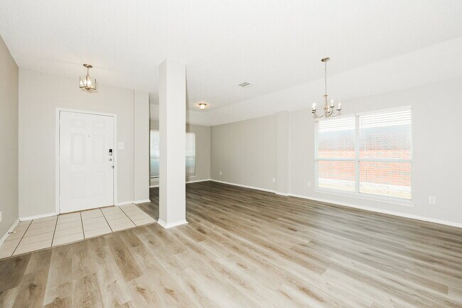 Building Photo - 829 Clear Creek Dr