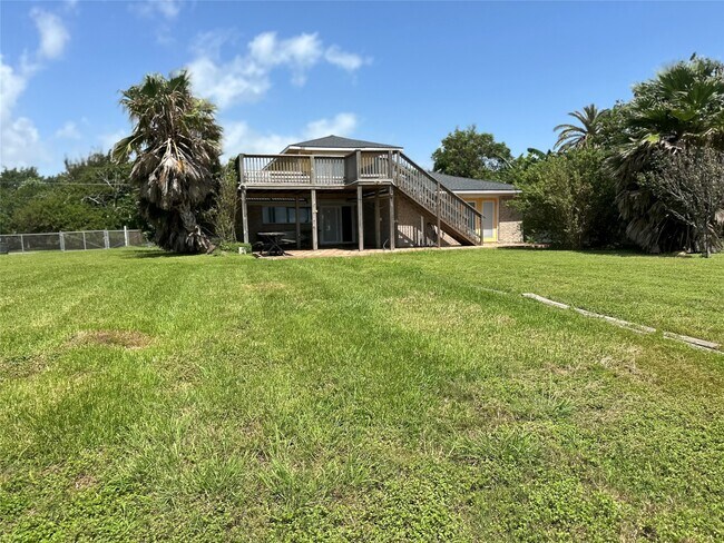 Building Photo - 415 2nd St