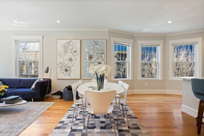 Foto del edificio - 35 Upland Rd