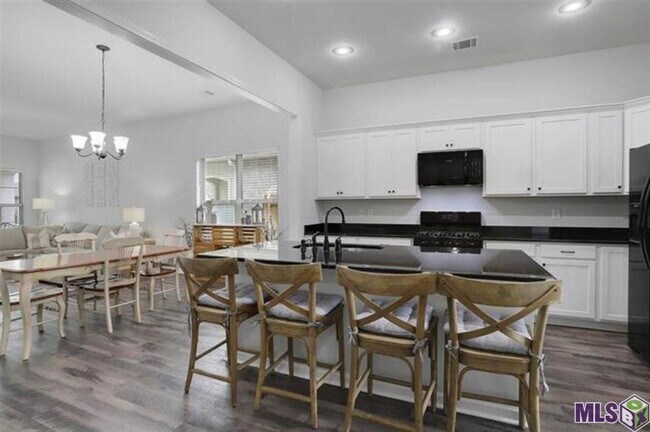 Foto del edificio - 4 Bedroom Home in Hunters Trace