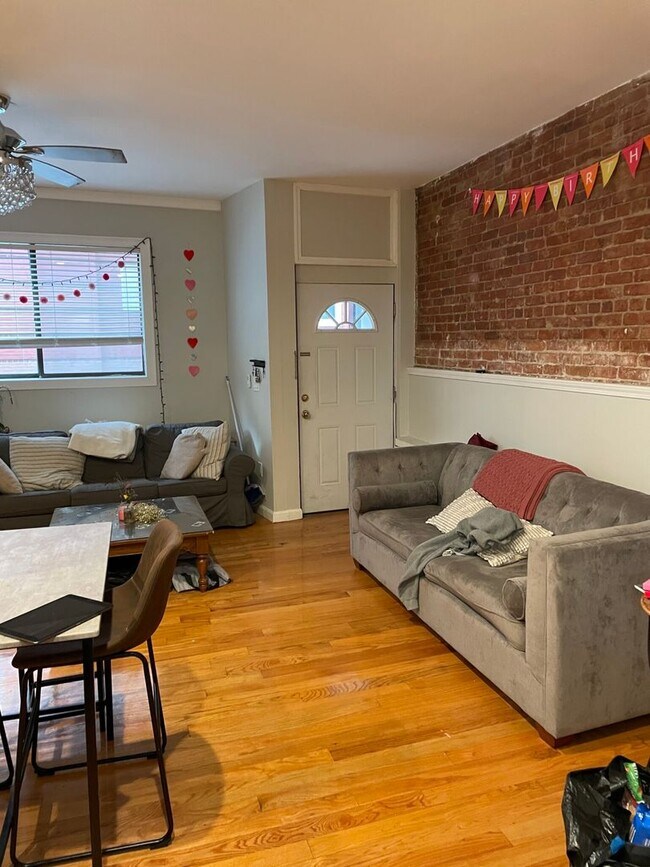 Foto del edificio - NEW 3 BED LISTING IN THE NORTH END!!!