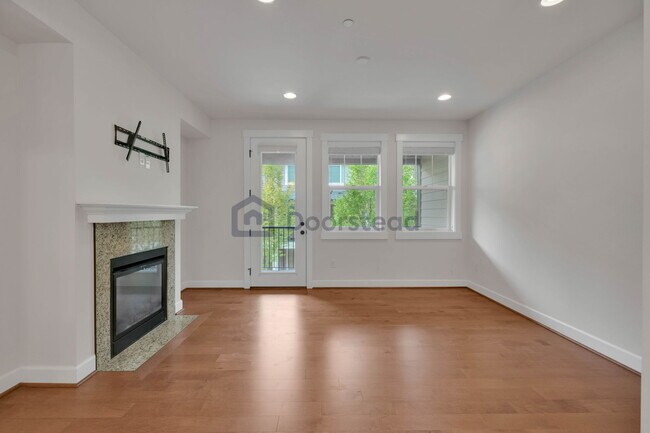 Building Photo - 1333 Chelsea Walk NE