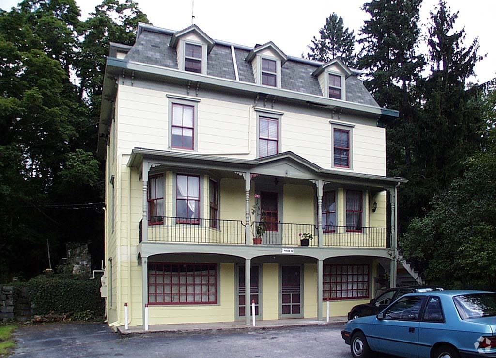 One Tuck's Rd, Brookfield, CT 06804 Apartments in Brookfield, CT