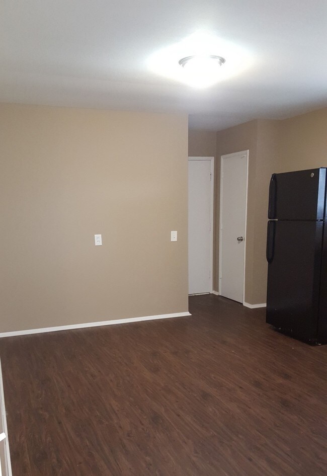 Building Photo - 1395 Redbird Dr